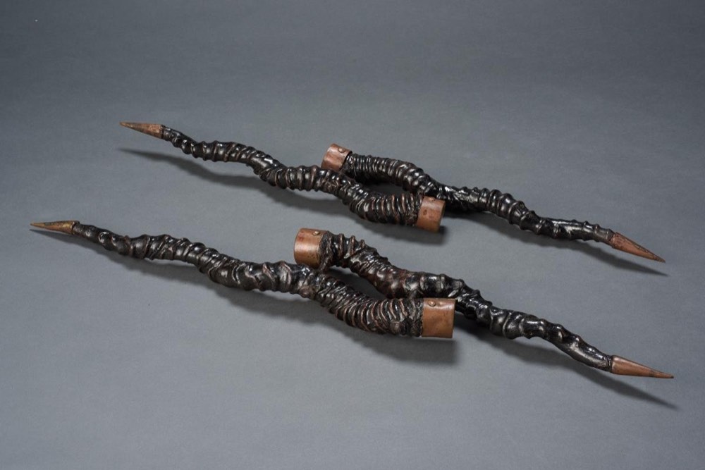 A maduvu of paired blackbuck horns joined by crossbars